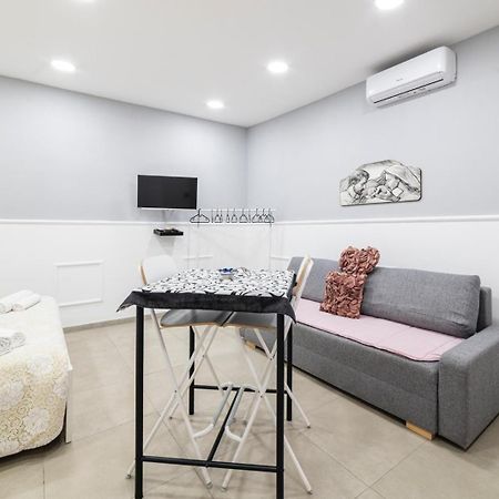 Many House Apartment เนเปิลส์ ภายนอก รูปภาพ