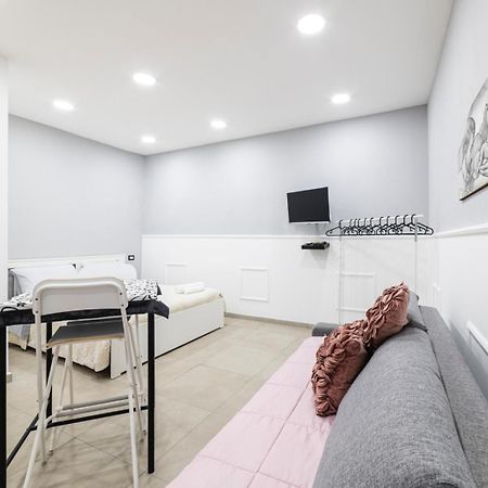 Many House Apartment เนเปิลส์ ภายนอก รูปภาพ