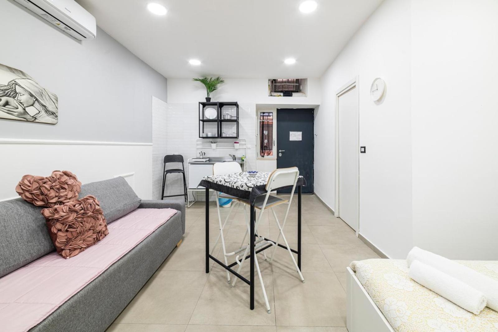 Many House Apartment เนเปิลส์ ภายนอก รูปภาพ