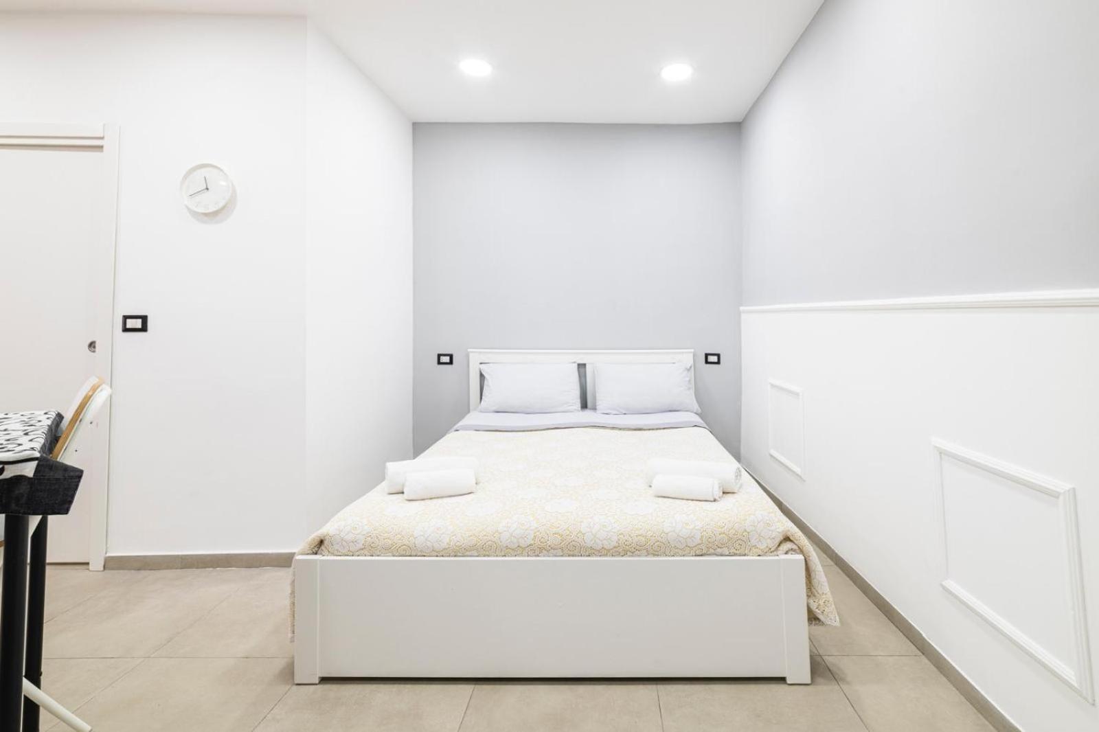Many House Apartment เนเปิลส์ ภายนอก รูปภาพ