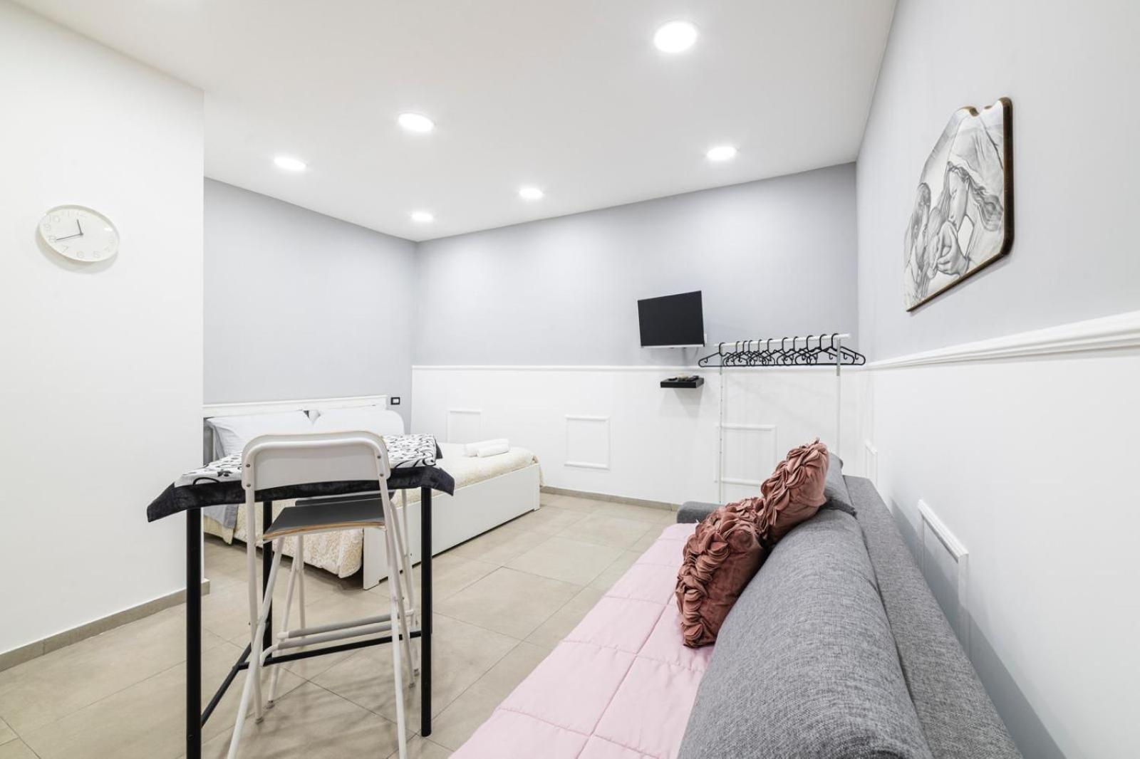 Many House Apartment เนเปิลส์ ภายนอก รูปภาพ